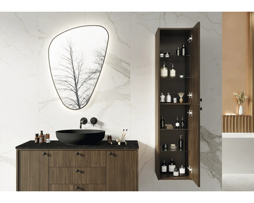 Salle de bains avec meuble sous-lavabo, vasque à poser, armoire de toilette et armoire haute