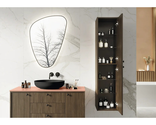 Salle de bains avec meuble sous-lavabo, vasque à poser, miroir et armoire haute ouverte