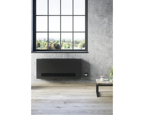 Modernes Wohnzimmer mit Fenster und Wandkonvektor