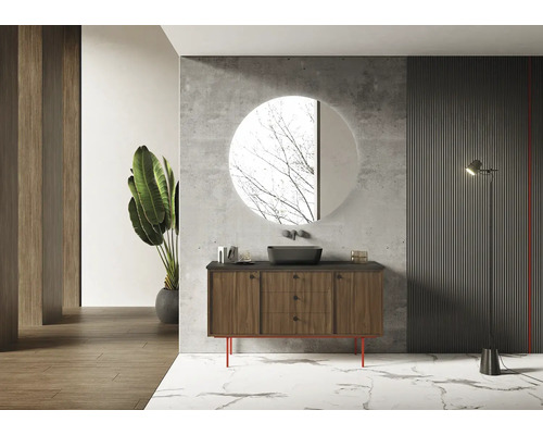Salle de bain avec meuble sous-lavabo, miroir rond et lampadaire