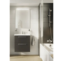 Modernes Badezimmer mit Waschbeckenunterschrank, Spiegel und Dusche