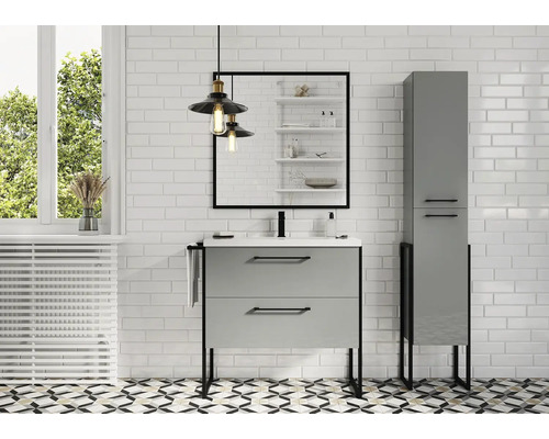 Salle de bains avec meuble sous-lavabo, miroir, armoire haute et plafonnier