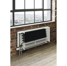Coupe transversale d''un radiateur sur un mur en briques sous une fenêtre.