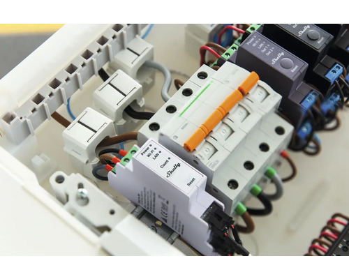 Installation mit Shelly Smart Home Geräten in einem Verteilerkasten