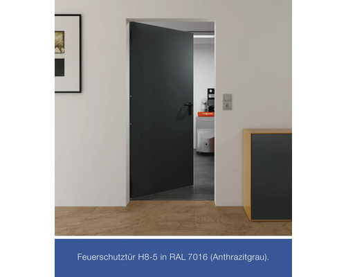 Geöffnete Brandschutztür H8-5 in Anthrazitgrau in einem modern eingerichteten Raum