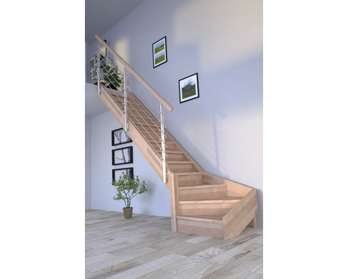 Holztreppe mit Edelstahlgeländer in einem hellen Raum.