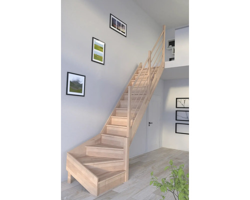 Holztreppe im Innenraum mit angrenzenden Wandbildern