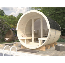 Sauna baril Palmako Anita 2 sans poêle avec bardeaux et façade entièrement vitrée en verre transparent.
