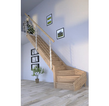 Treppe aus Holz mit Edelstahlgeländer in einem hellen Raum