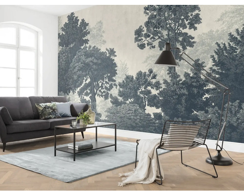 Papier peint panoramique intissé P252-VD4 Unfading Trees 4 pces 400 x 250 cm Salon avec canapé, tapis, lampadaire et papier peint photo avec motif de forêt