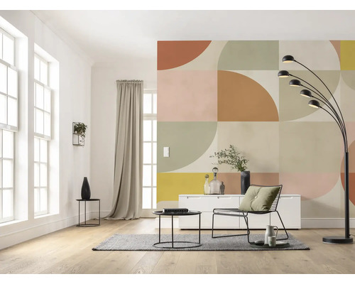 Papier peint panoramique intissé P271-VD4 Memory Reserve 4 pces 400 x 250 cm Salon avec décoration murale géométrique, lampadaire, tapis, table et chaise