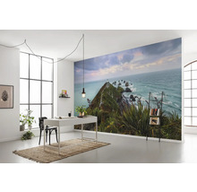 Helles Arbeitszimmer mit Fototapete einer Küstenlandschaft mit Leuchtturm