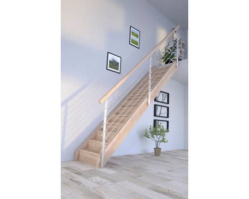Escalier en bois avec rampe en acier inoxydable dans une pièce lumineuse