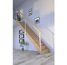Holztreppe mit Edelstahlgeländer im Innenraum