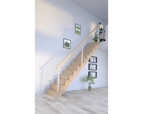 Escalier avec marches en bois et rampe en acier inoxydable dans une pièce lumineuse