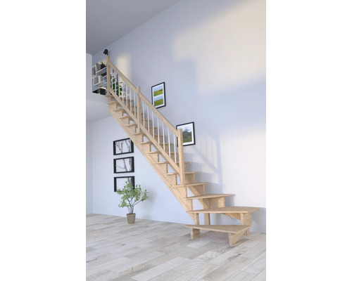 Escalier en bois avec balustrade en métal dans une pièce lumineuse