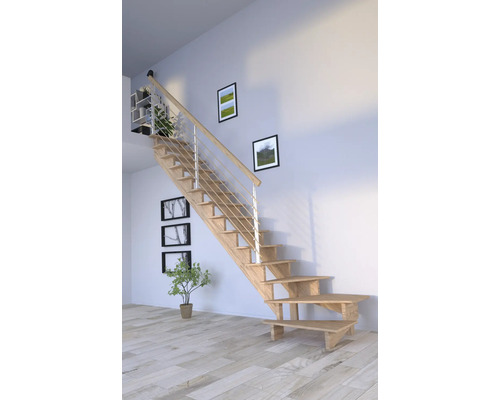 Holztreppe mit Edelstahlgeländer in einem hellen Raum