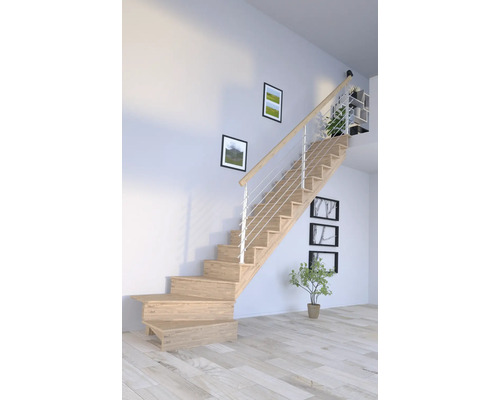 Escalier en bois avec rampe dans une pièce lumineuse