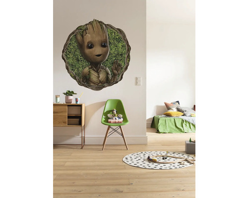 Chambre d''enfant décorative avec sticker mural, armoire, chaise et lit