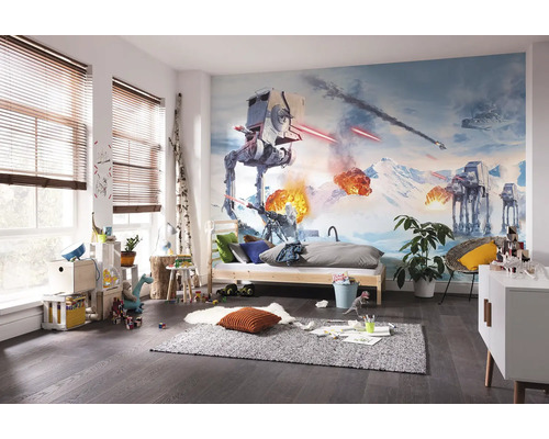 Chambre d''enfant avec fresque murale Star Wars, lit et jouets