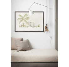 Chambre d''enfant décorative avec lit, lampe et image encadrée avec un motif d''éléphant.