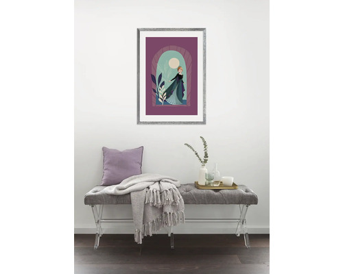 Image encadrée avec Anna du film La Reine des neiges, placée au-dessus d''un banc avec coussin et couverture en guise de décoration.