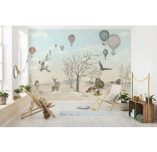 Chambre d''enfant avec papier peint photo avec animaux de la forêt et montgolfières