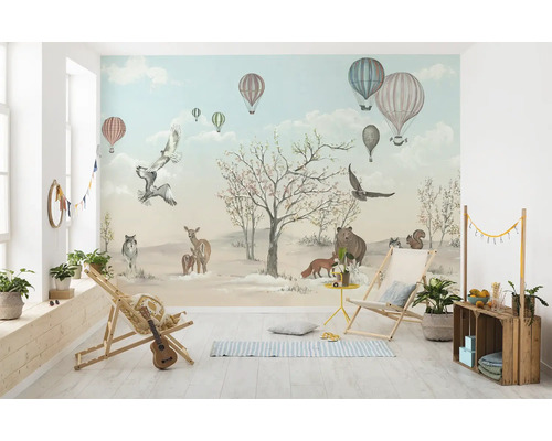 Kinderzimmer mit Fototapete mit Waldtieren und Luftballons