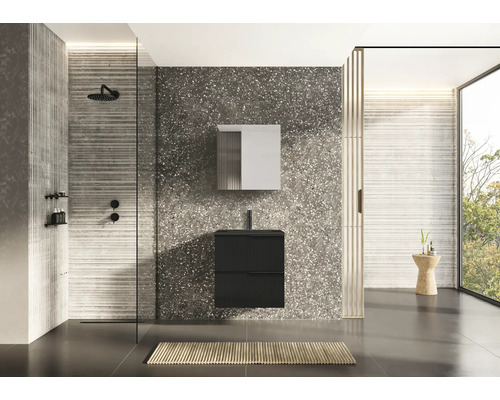 Salle de bain moderne avec douche, lavabo et miroir