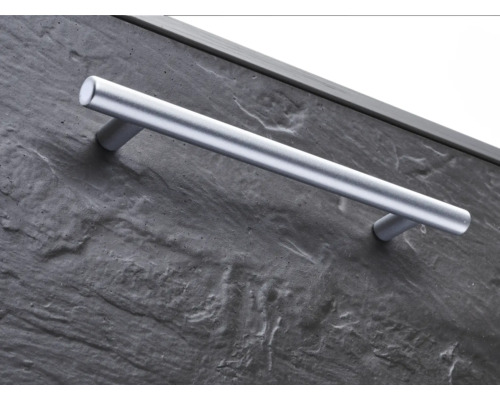 Armoire avec poignée argentée