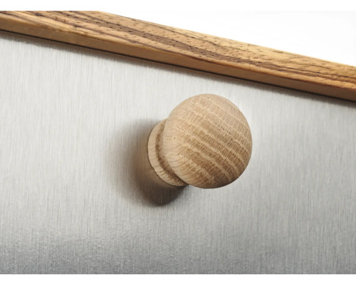 Bouton en bois sur un devant de tiroir