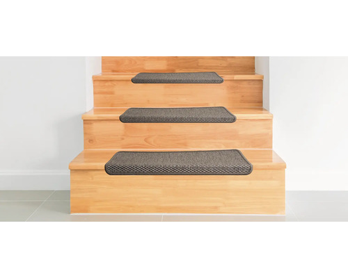 Treppe mit Stufenmatten aus textilem Material