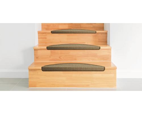 Treppe mit Teppichstufenmatten