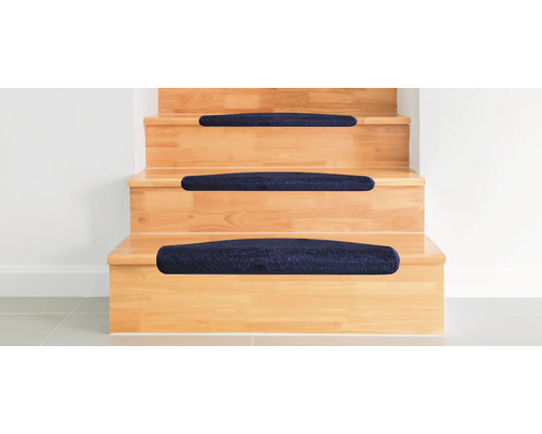 Treppe mit Teppichstufenmatten