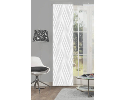 Panneau coulissant décoratif avec motif ondulé devant la fenêtre