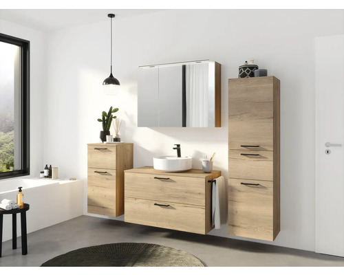 Modernes Badezimmer mit Waschtisch, Spiegelschrank und Hochschrank in Holzoptik