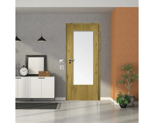 Porte en bois avec insert en verre dans une pièce lumineuse
