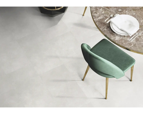 Carrelage de sol clair dans une scène de salon avec table à manger et chaise