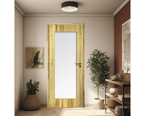 Porte en bois avec insert en verre dans un couloir.