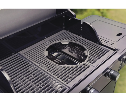 Detailansicht eines Gasgrills mit Grillrost