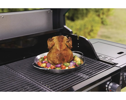 Gegrilltes Hähnchen mit Gemüse auf einem Grill