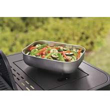 Gemüse in einer Grillschale auf einem Grill