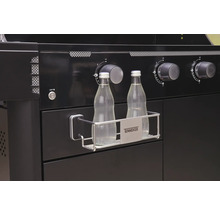 Detailansicht eines schwarzen Grills mit Flaschenhalter und zwei Glasflaschen