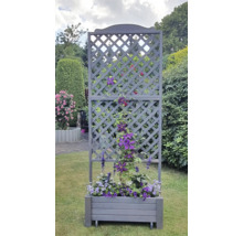 Jardinière avec treillis dans le jardin