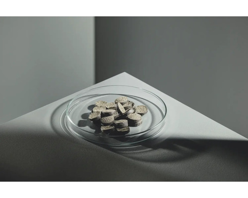 Düngerpellets in einer Glasschale