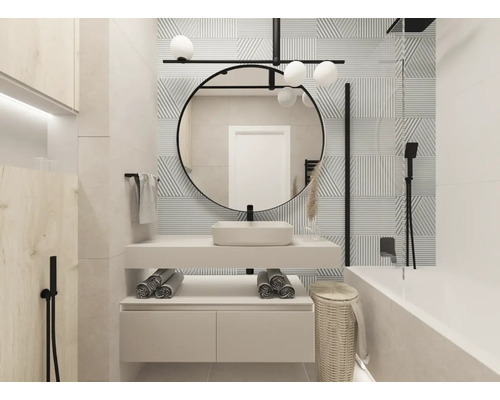 Salle de bains lumineuse avec lavabo, miroir, baignoire et carrelage à motifs géométriques.
