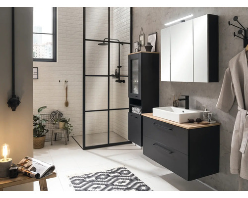 Salle de bains avec douche, meuble sous-lavabo, armoire de toilette et porte-serviettes dans un design moderne.