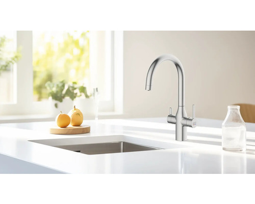 Scène de cuisine avec robinet d''évier et évier