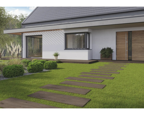 Maison individuelle avec terrasse en bois, pelouse et allée de pas japonais