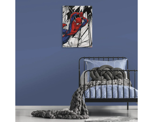 Dekorative Leinwand mit Spiderman Motiv über einem Bett im Kinderzimmer